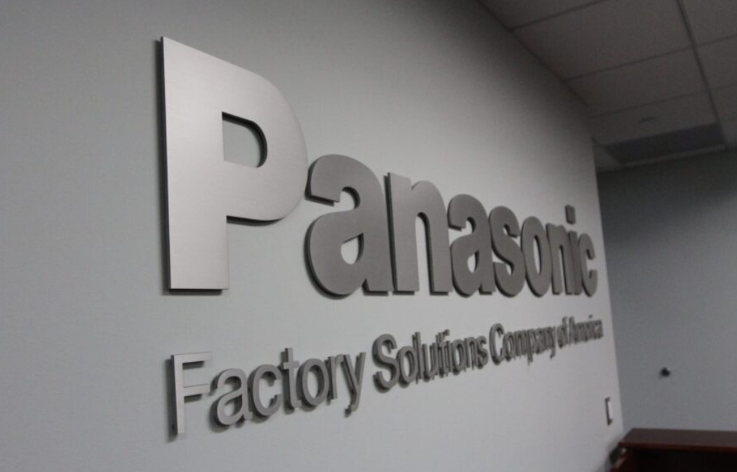 Manufacturing Floor Producing Custom Office Signs Manufacturing Floor Producing Custom Office Signs