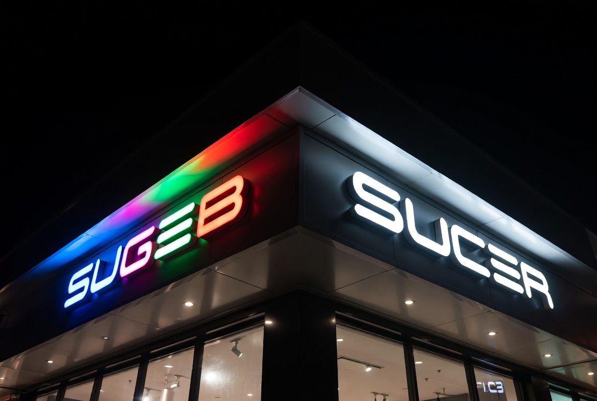 RGB LED vs. Static White LED: Dynamic Branding Pros and Cons